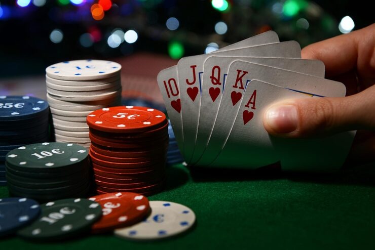 Live Sic Bo Dadu table on lucky 777 mobile app showing dice, betting board, and real-time results